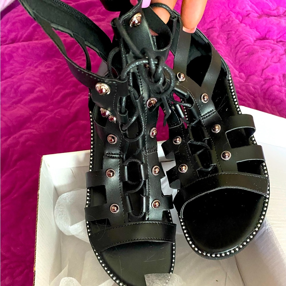 Kwot black Gladiator sandals